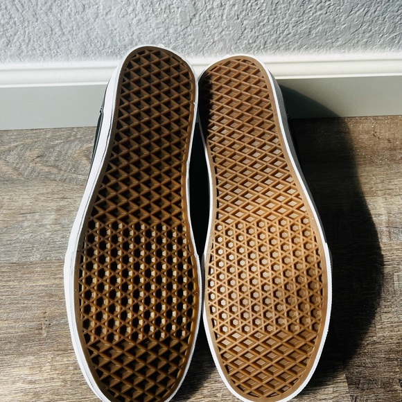 Men's Ward Low Top Sneaker
Never Worn
Size: 13 
Color: Black/White - Picture 6 of 6